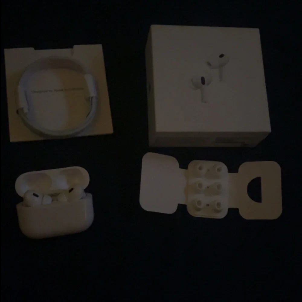 Apple White Wireless Earbuds with Charging Case